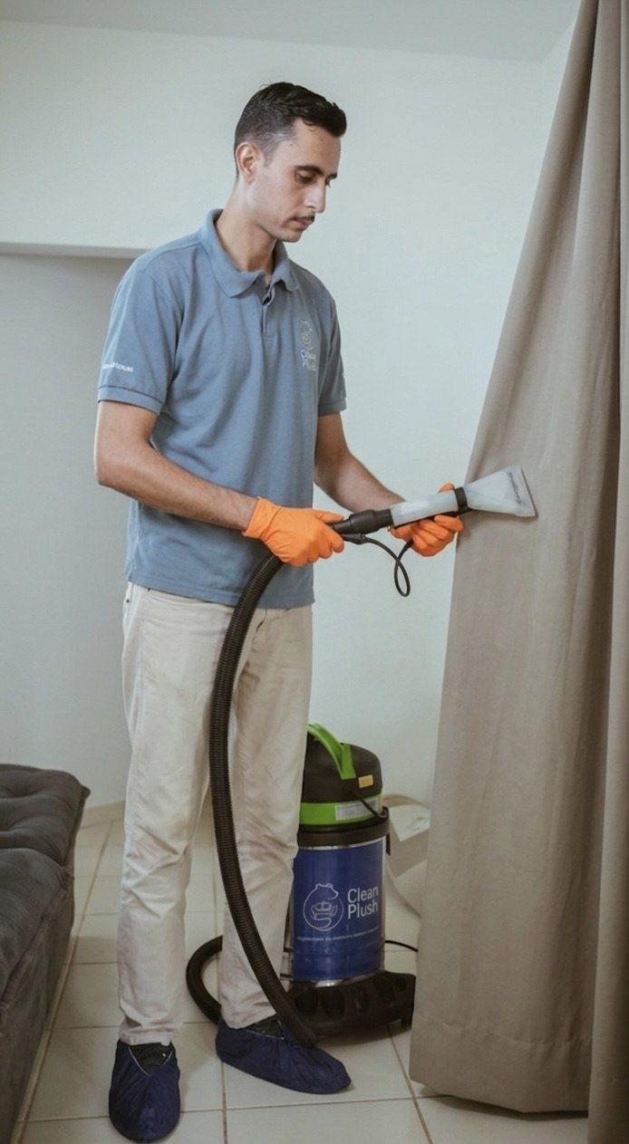 Lavagem de cortinas e persianas realizada pela Clean Plush